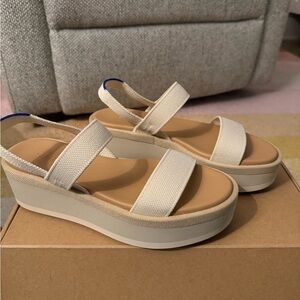 New in Box! Rothy’s lightweight wedge sandal (sand, 6.5)